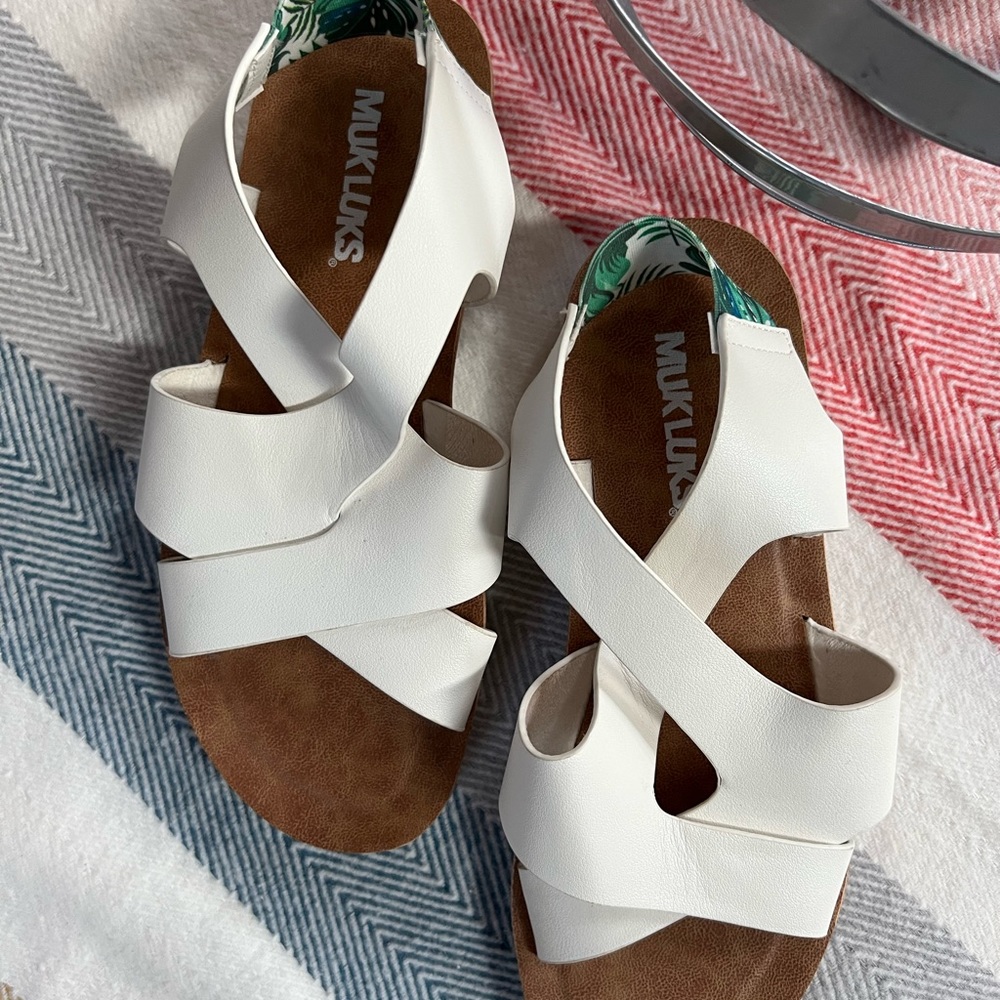 MukLuks brand new sandals